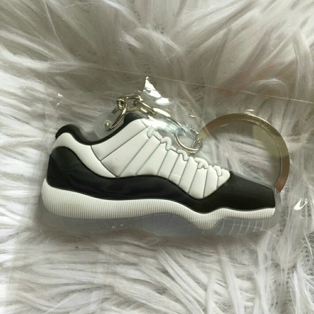 Jordan retro 11 keychain